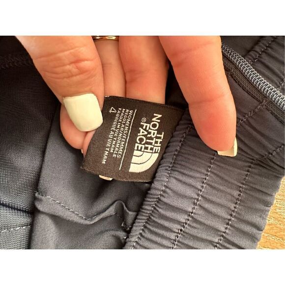 The North Face Pleated Navy Blue Cargo Pants Womens Size 4 - Picture 2 of 8